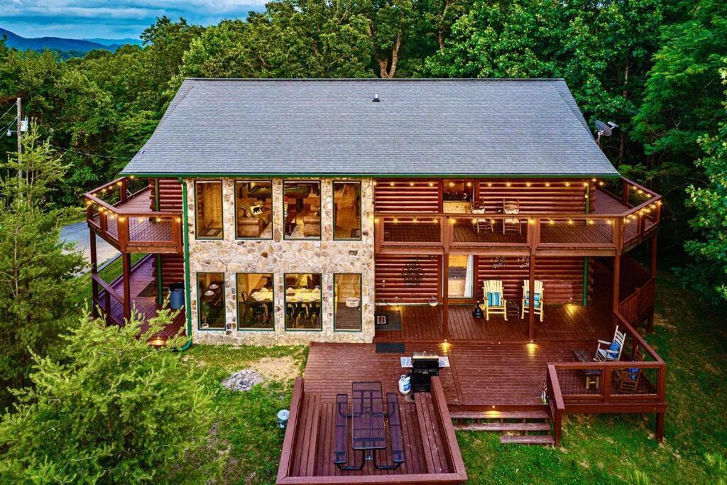 Panorama Mountain View Cabin, Less Than 10 Miles From Gatlinburg And Dollywood, Dog Friendly, 6 Bedrooms Sleeps 17, Fire Pit, Hottub, Washer Dryer, Fully Loaded Kitchen, Gameroom With A Tv, Pool Table, Arcade, Air Hockey, And Foosball Sevierville Exterior foto