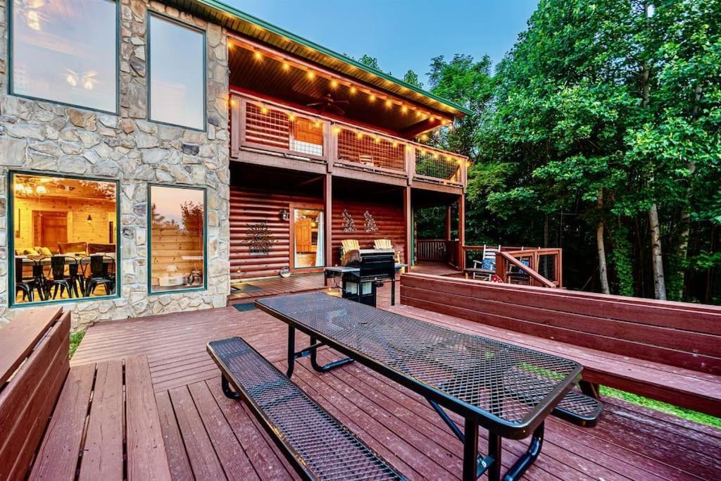 Panorama Mountain View Cabin, Less Than 10 Miles From Gatlinburg And Dollywood, Dog Friendly, 6 Bedrooms Sleeps 17, Fire Pit, Hottub, Washer Dryer, Fully Loaded Kitchen, Gameroom With A Tv, Pool Table, Arcade, Air Hockey, And Foosball Sevierville Exterior foto