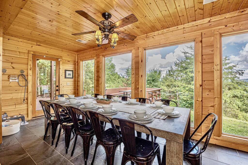 Panorama Mountain View Cabin, Less Than 10 Miles From Gatlinburg And Dollywood, Dog Friendly, 6 Bedrooms Sleeps 17, Fire Pit, Hottub, Washer Dryer, Fully Loaded Kitchen, Gameroom With A Tv, Pool Table, Arcade, Air Hockey, And Foosball Sevierville Exterior foto