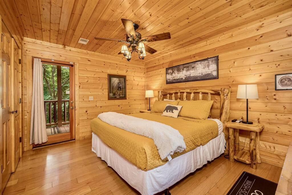 Panorama Mountain View Cabin, Less Than 10 Miles From Gatlinburg And Dollywood, Dog Friendly, 6 Bedrooms Sleeps 17, Fire Pit, Hottub, Washer Dryer, Fully Loaded Kitchen, Gameroom With A Tv, Pool Table, Arcade, Air Hockey, And Foosball Sevierville Exterior foto