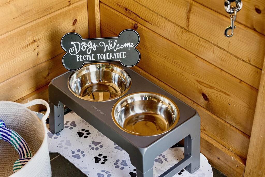 Panorama Mountain View Cabin, Less Than 10 Miles From Gatlinburg And Dollywood, Dog Friendly, 6 Bedrooms Sleeps 17, Fire Pit, Hottub, Washer Dryer, Fully Loaded Kitchen, Gameroom With A Tv, Pool Table, Arcade, Air Hockey, And Foosball Sevierville Exterior foto
