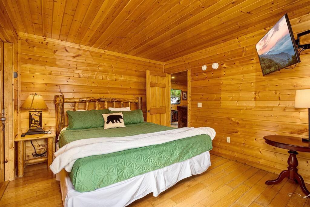 Panorama Mountain View Cabin, Less Than 10 Miles From Gatlinburg And Dollywood, Dog Friendly, 6 Bedrooms Sleeps 17, Fire Pit, Hottub, Washer Dryer, Fully Loaded Kitchen, Gameroom With A Tv, Pool Table, Arcade, Air Hockey, And Foosball Sevierville Exterior foto