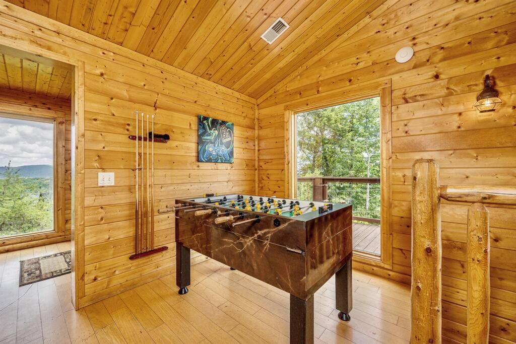 Panorama Mountain View Cabin, Less Than 10 Miles From Gatlinburg And Dollywood, Dog Friendly, 6 Bedrooms Sleeps 17, Fire Pit, Hottub, Washer Dryer, Fully Loaded Kitchen, Gameroom With A Tv, Pool Table, Arcade, Air Hockey, And Foosball Sevierville Exterior foto