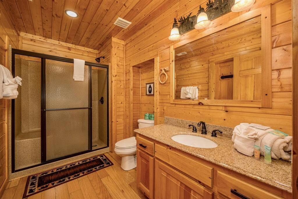 Panorama Mountain View Cabin, Less Than 10 Miles From Gatlinburg And Dollywood, Dog Friendly, 6 Bedrooms Sleeps 17, Fire Pit, Hottub, Washer Dryer, Fully Loaded Kitchen, Gameroom With A Tv, Pool Table, Arcade, Air Hockey, And Foosball Sevierville Exterior foto