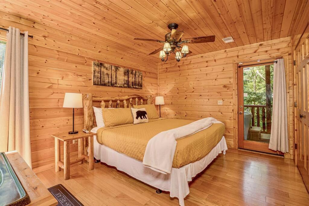 Panorama Mountain View Cabin, Less Than 10 Miles From Gatlinburg And Dollywood, Dog Friendly, 6 Bedrooms Sleeps 17, Fire Pit, Hottub, Washer Dryer, Fully Loaded Kitchen, Gameroom With A Tv, Pool Table, Arcade, Air Hockey, And Foosball Sevierville Exterior foto
