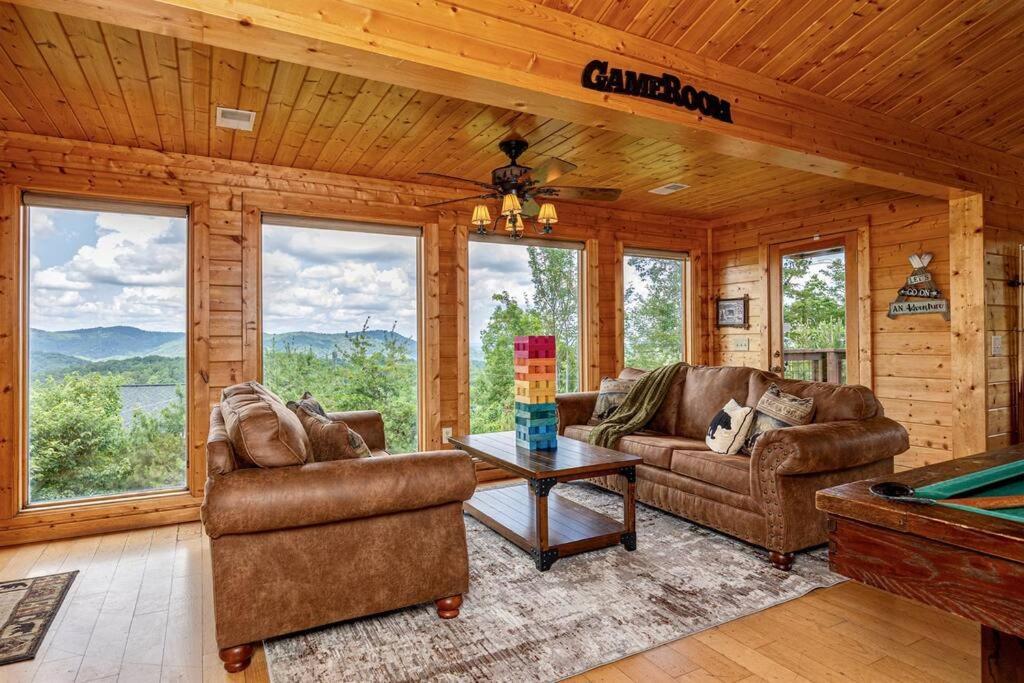 Panorama Mountain View Cabin, Less Than 10 Miles From Gatlinburg And Dollywood, Dog Friendly, 6 Bedrooms Sleeps 17, Fire Pit, Hottub, Washer Dryer, Fully Loaded Kitchen, Gameroom With A Tv, Pool Table, Arcade, Air Hockey, And Foosball Sevierville Exterior foto