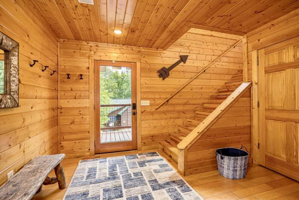 Panorama Mountain View Cabin, Less Than 10 Miles From Gatlinburg And Dollywood, Dog Friendly, 6 Bedrooms Sleeps 17, Fire Pit, Hottub, Washer Dryer, Fully Loaded Kitchen, Gameroom With A Tv, Pool Table, Arcade, Air Hockey, And Foosball Sevierville Exterior foto