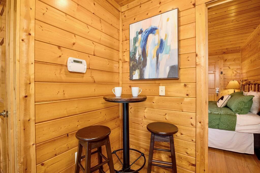 Panorama Mountain View Cabin, Less Than 10 Miles From Gatlinburg And Dollywood, Dog Friendly, 6 Bedrooms Sleeps 17, Fire Pit, Hottub, Washer Dryer, Fully Loaded Kitchen, Gameroom With A Tv, Pool Table, Arcade, Air Hockey, And Foosball Sevierville Exterior foto