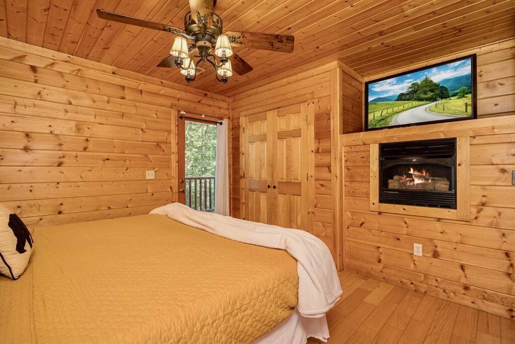 Panorama Mountain View Cabin, Less Than 10 Miles From Gatlinburg And Dollywood, Dog Friendly, 6 Bedrooms Sleeps 17, Fire Pit, Hottub, Washer Dryer, Fully Loaded Kitchen, Gameroom With A Tv, Pool Table, Arcade, Air Hockey, And Foosball Sevierville Exterior foto