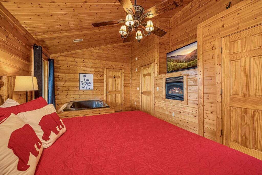 Panorama Mountain View Cabin, Less Than 10 Miles From Gatlinburg And Dollywood, Dog Friendly, 6 Bedrooms Sleeps 17, Fire Pit, Hottub, Washer Dryer, Fully Loaded Kitchen, Gameroom With A Tv, Pool Table, Arcade, Air Hockey, And Foosball Sevierville Exterior foto