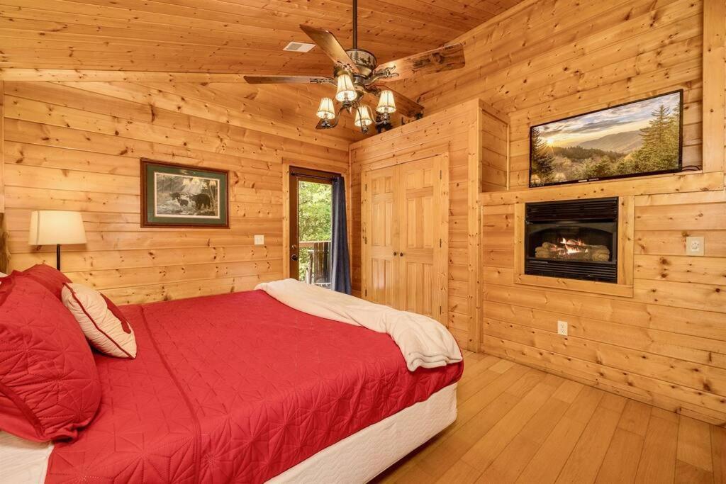 Panorama Mountain View Cabin, Less Than 10 Miles From Gatlinburg And Dollywood, Dog Friendly, 6 Bedrooms Sleeps 17, Fire Pit, Hottub, Washer Dryer, Fully Loaded Kitchen, Gameroom With A Tv, Pool Table, Arcade, Air Hockey, And Foosball Sevierville Exterior foto